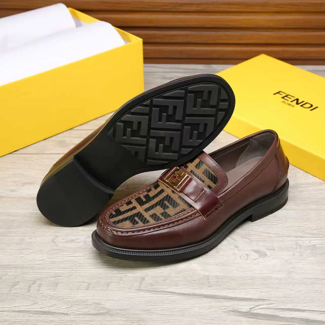​Men's shoes 💰 500 💰 Water dyed cowhide 🆘 The latest FENDI ( Fendi ) new casual leather shoes 🕶️🕶️ Simple routing effect, showing an elegant and cool driving shoe 🎬Made of Italian 🇮🇹 imported calfskin + first-layer water-dyed cowhide lining🐂Excellent material🎬Detailed workmanship 🤗Comfortable foot feel➰➰. ​Pair it with any outfit to show your taste and temperament, low-key luxury ♻️Design ​simple and elegant ​noble and fashionable 🍃​Very loved and favored by trendy men 💓❤️Size: 38-44 2⃣️colors available